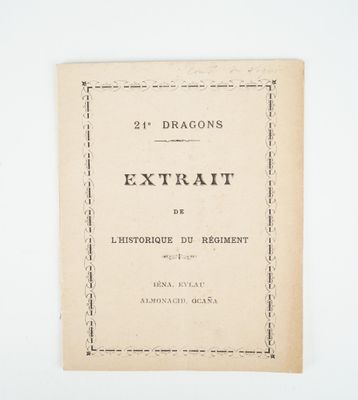 un vieux livre avec un titre en noir et blanc