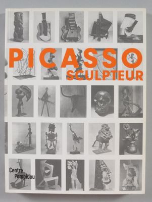 un livre contenant des images de personnes et d'objets