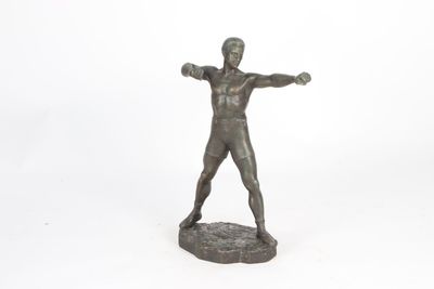 statue d'un homme tenant une raquette de tennis sur fond blanc