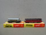 deux petits trains posés l’un sur l’autre