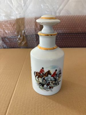 Limoges - Flacon en porcelaine blanche à décor de chasse à c…