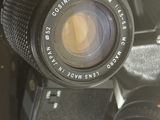 un gros plan d'un appareil photo muni d'un objectif