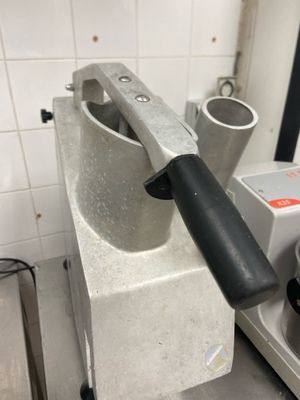 a machine that is sitting on a counter in a kitchen