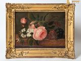 une photo d'un tableau de fleurs dans un cadre doré
