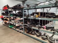 Un lot de mobilier de garage comprenant neuf étagères en mét… (photo 2)
