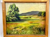 une peinture à l'huile représentant un champ avec des arbres et une montagne en arrière-plan
