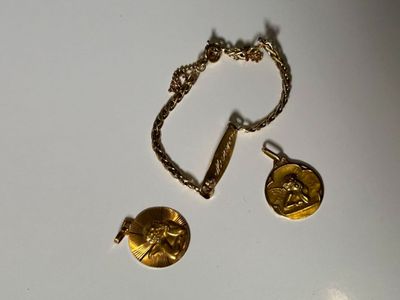 Gourmette de bébé en or avec inscription "Marine", sertie d'un tout pe - Photo 1