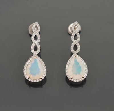 Paire de pendants d'oreilles en or gris 18K 750 millièmes, c…