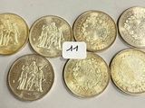six types de pièces différents sont disposés en cercle