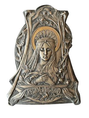 Plaque en bronze sculpté figurant la Vierge dans un entourag…