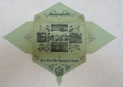 une vieille carte postale sur laquelle figure la photo d'une maison