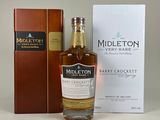 la bouteille et la boîte se trouvent à côté de la boîte de whisky