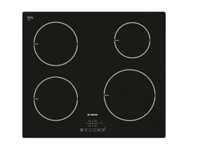 une plaque de cuisson noire avec quatre brûleurs et quatre brûleurs