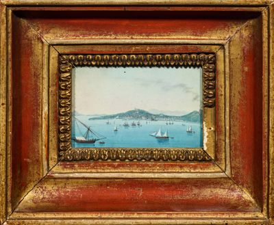 une peinture à l'huile représentant une vue d'un port avec des bateaux sur l'eau