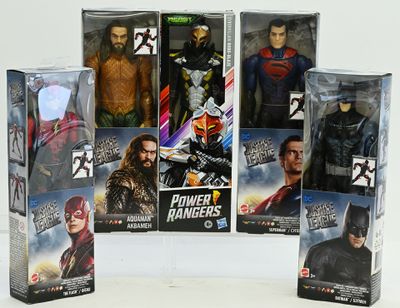 five action figures of the justice league in the box