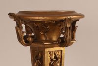 Sellette en bois richement mouluré, et sculpté et doré à déc… (photo 4)