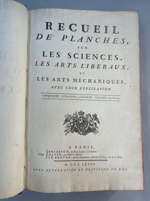 un livre ouvert sur lequel figure l'image d'un homme à cheval