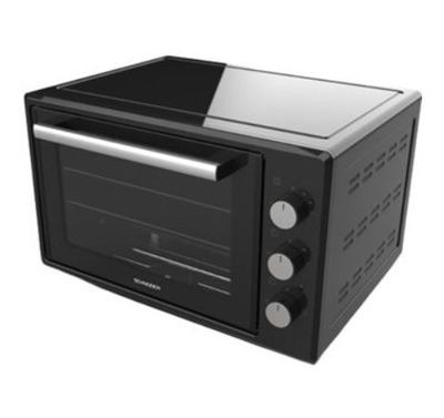 une photo d'un four grille-pain noir posé sur un plan de travail