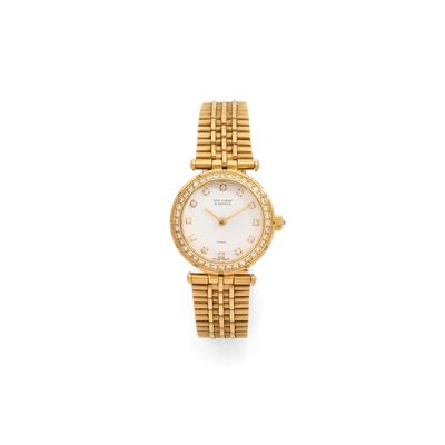 une montre-bracelet pour femme en or sertie de diamants