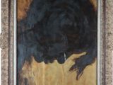 une image représentant un tableau d'un chien noir dans un cadre doré
