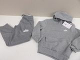 grey nike sweatshirt and pants set with hoodie and cap