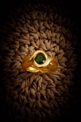 Bague en or jaune 750 millièmes (Poinçon tête d'aigle) ornée…
