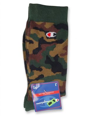 chaussettes courtes camouflage vertes avec un écusson représentant le drapeau canadien sur le côté
