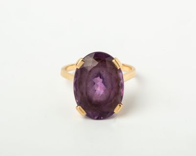 Bague en or jaune sertie d'une améthyste