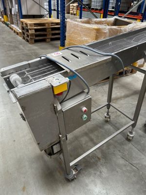 1 convoyeur droit inox Long du tapis 160 cm