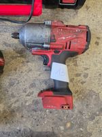 T13: Lot d'électroportatifs de marque MILWAUKEE comprenant: … (photo 3)