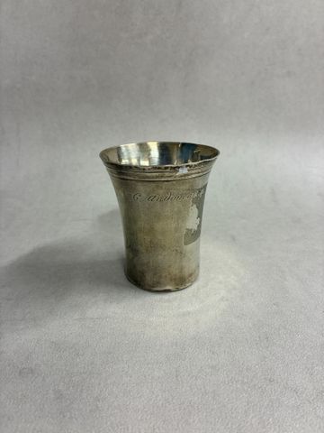 Timbale évasée en argent (travail étranger), ciselé Andonneau. Ha