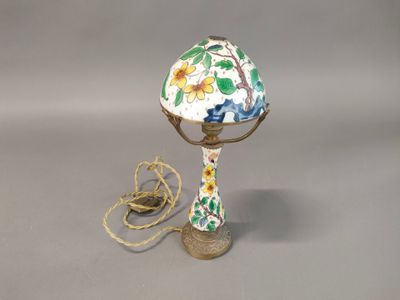 an image of a lamp that is sitting on top of a table