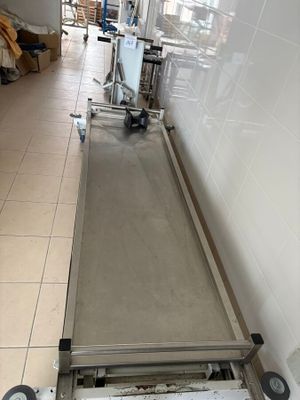 une image représentant une machine située au milieu d'une pièce