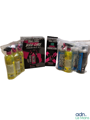 trois bouteilles de shampoing et deux paquets de shampoing
