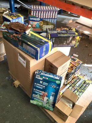 Important Lot (2 palettes) de matériel et accessoires pour a…