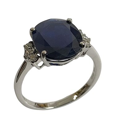 BAGUE en or blanc 750/1000 sertie d'un SAPHIR taille ovale (…