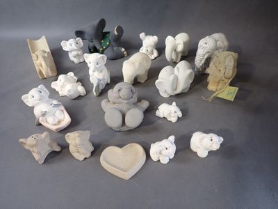 18 éléphants en céramique, résine, pierre dure et divers L :…