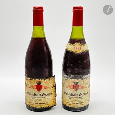 deux bouteilles de vin posées l'une à côté de l'autre sur une surface blanche
