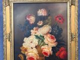 peinture d'un vase de fleurs sur une table à fond bleu