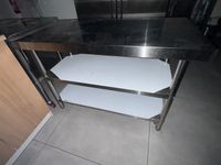 G1: Table inox 3 plateaux (photo 2)