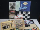 un grand nombre d'objets posés sur une table