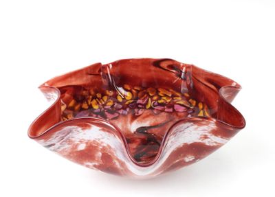 VERRERIE DES COTEAUX (XXe). Coupe en verre teinté rouge et p…