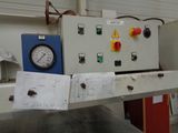 a picture of a machine that is sitting in a room