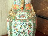 a vase that has a bunch of flowers in it