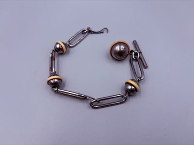 Bracelet de style moderniste ou Art Déco.