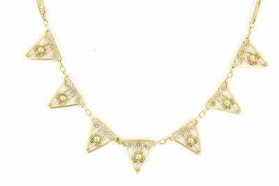 gros plan d'un collier sur un mannequin mannequin mannequin mannequin mannequin mannequin mannequin mannequin mannequin