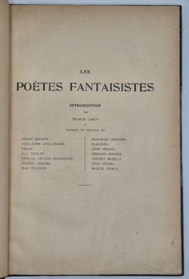 un livre ouvert dont la couverture porte le titre d'un poème écrit en français
