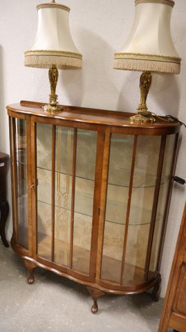 Vitrine demi-lune Regency vitrée trois faces H : 112 x 104 x 30