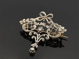 une paire de broches en diamants et en or