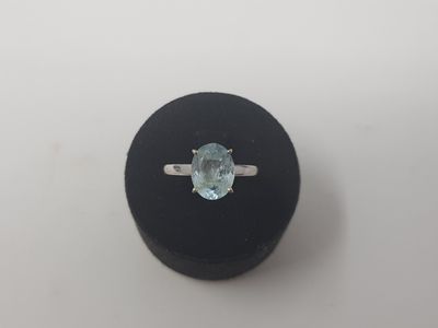 an oval aquamarinee gemstone ring in a black box
